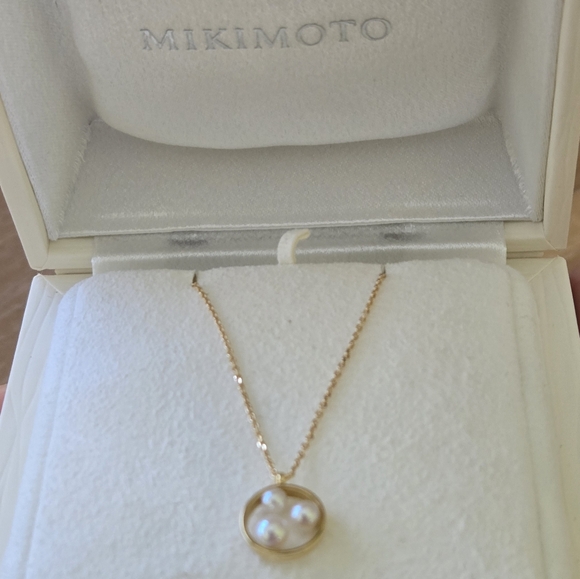 Mikimoto Jewelry - Beatiful Mikimoto 18k Gold 3 Pearl Necklace